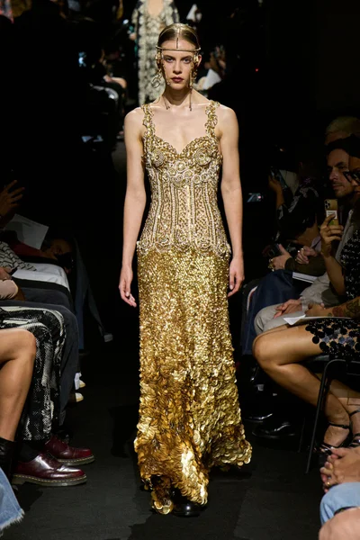 Look 10